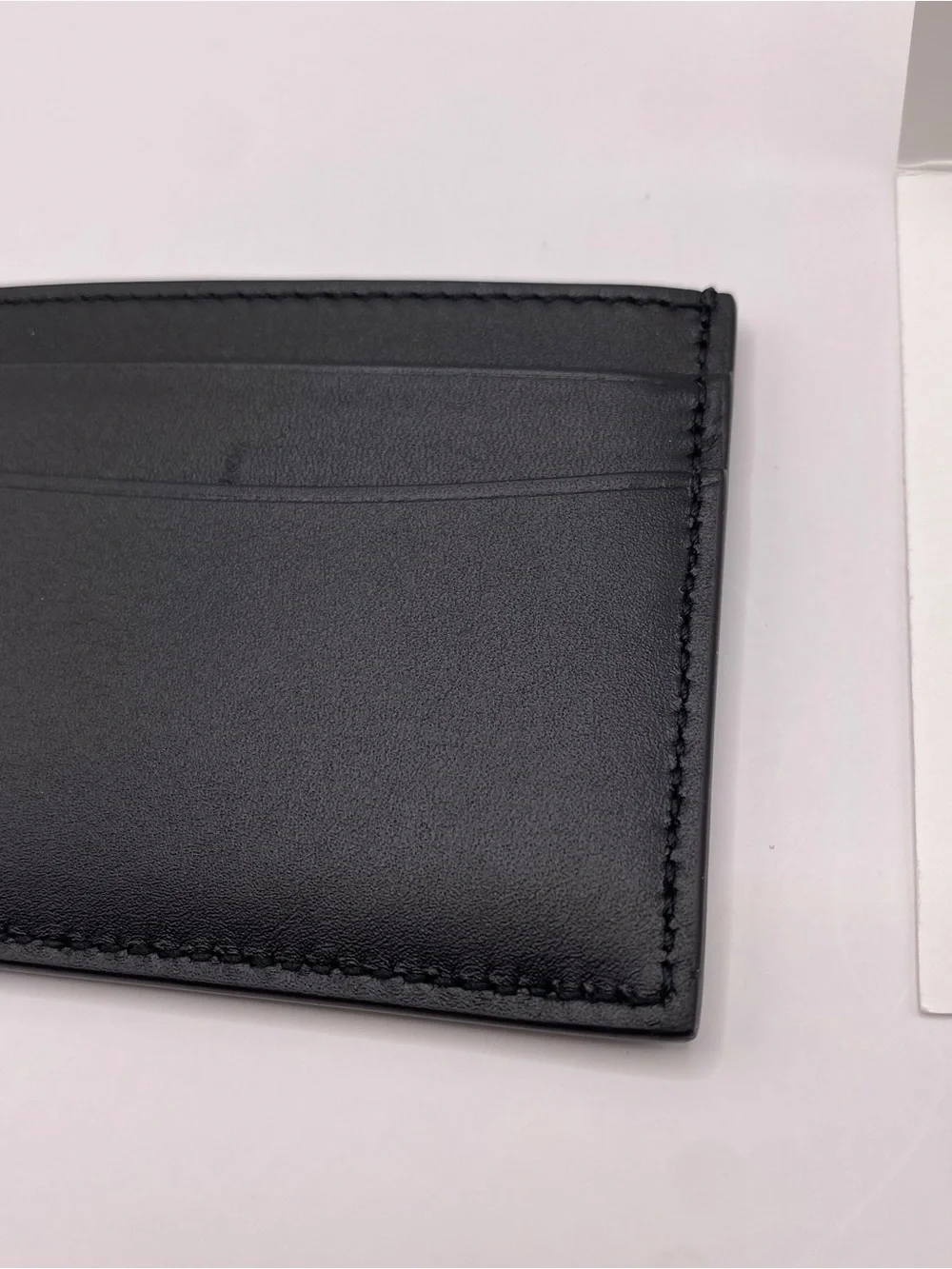 Bally Mens Busy Black Leather Slim Card Case Solid Pattern